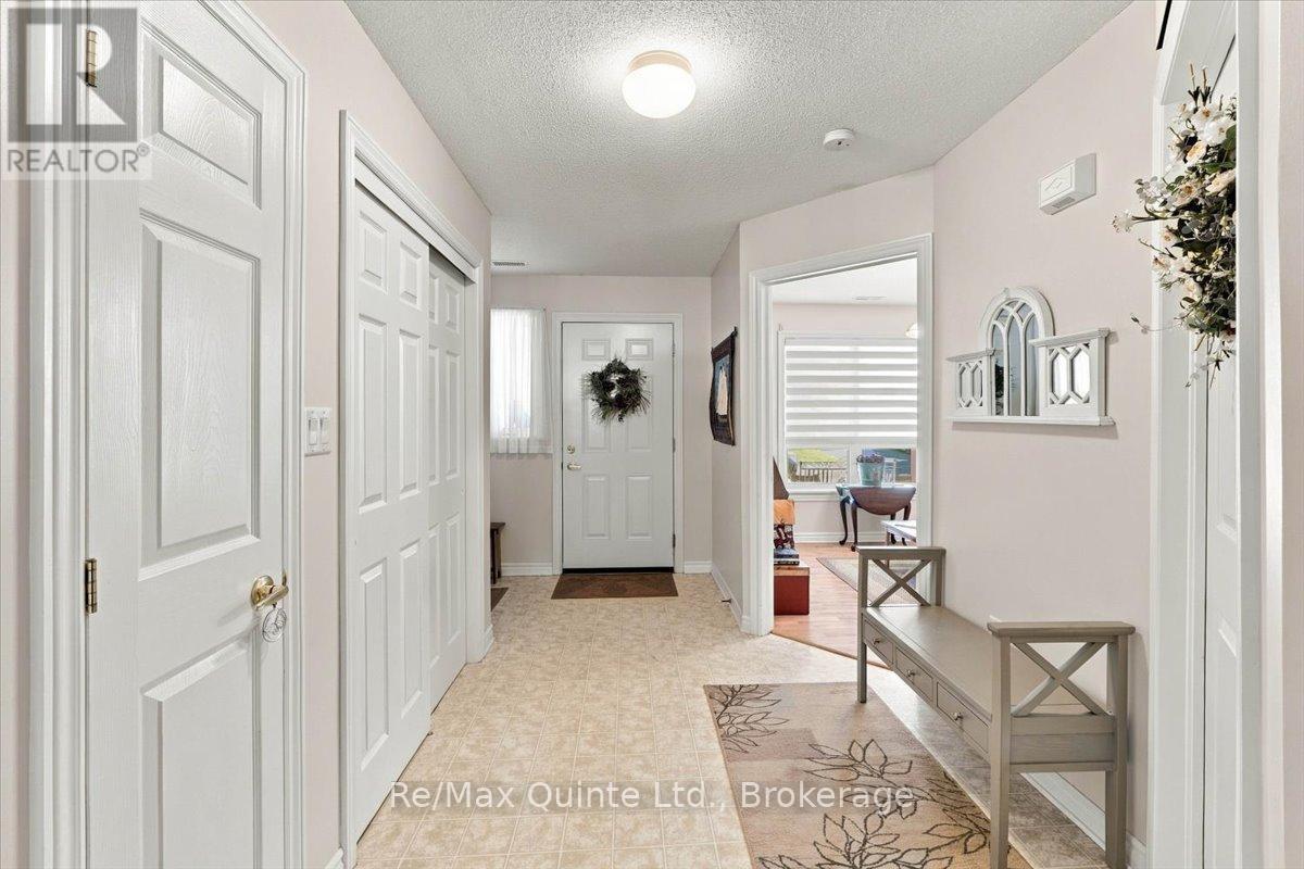14 - 15 Aldersgate Drive, Belleville (Belleville Ward), ON