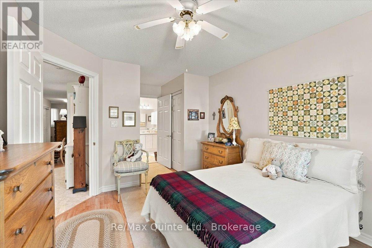14 - 15 Aldersgate Drive, Belleville (Belleville Ward), ON