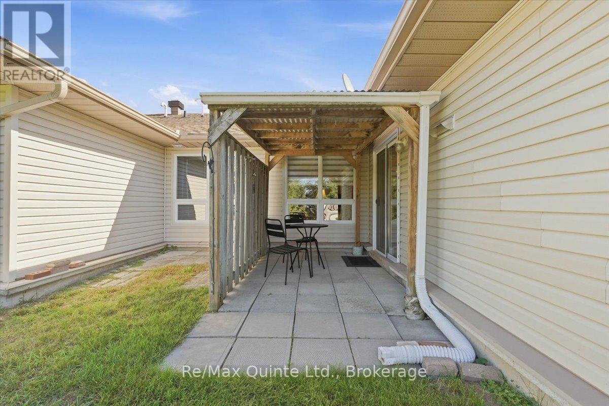 14 - 15 Aldersgate Drive, Belleville (Belleville Ward), ON