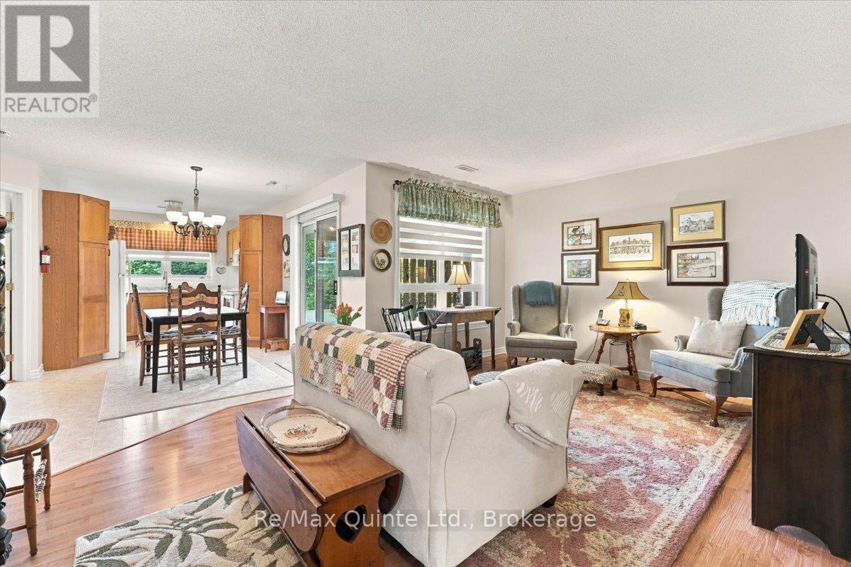 14 - 15 Aldersgate Drive, Belleville (Belleville Ward), ON