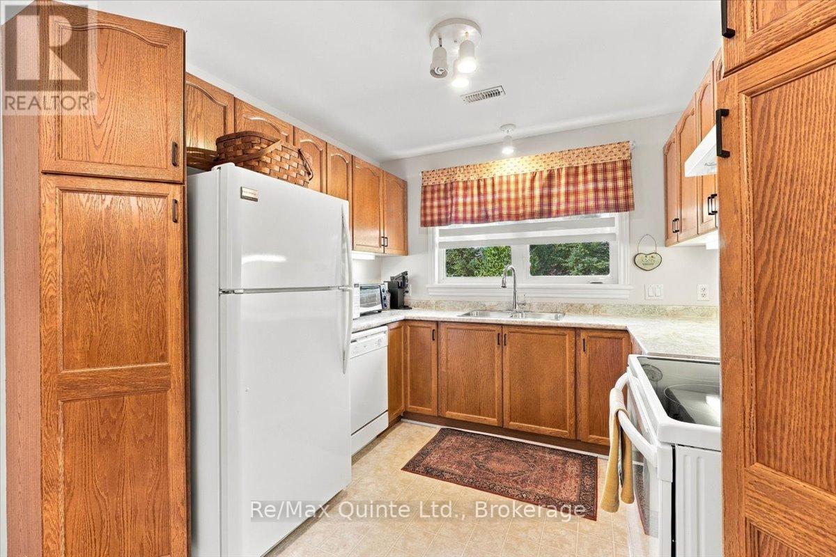 14 - 15 Aldersgate Drive, Belleville (Belleville Ward), ON