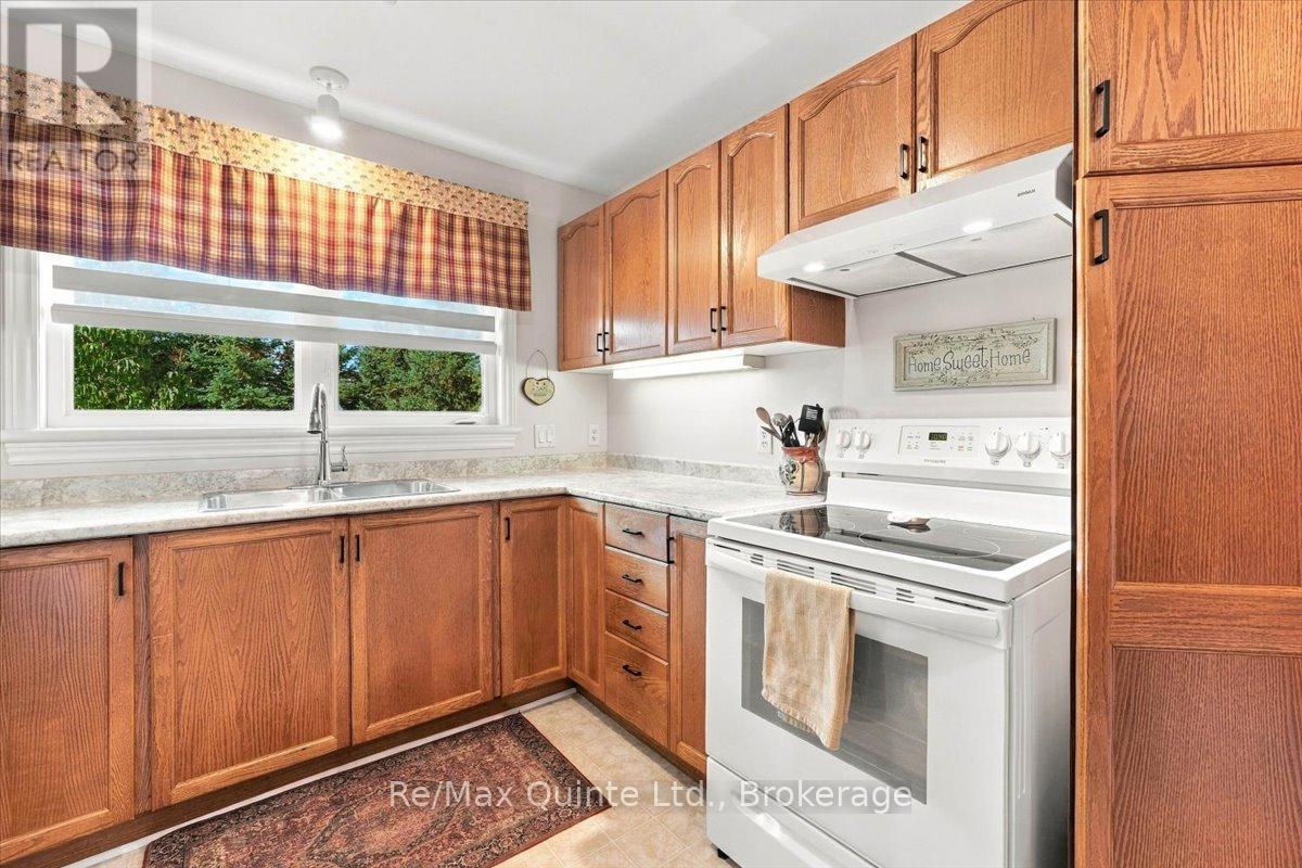 14 - 15 Aldersgate Drive, Belleville (Belleville Ward), ON