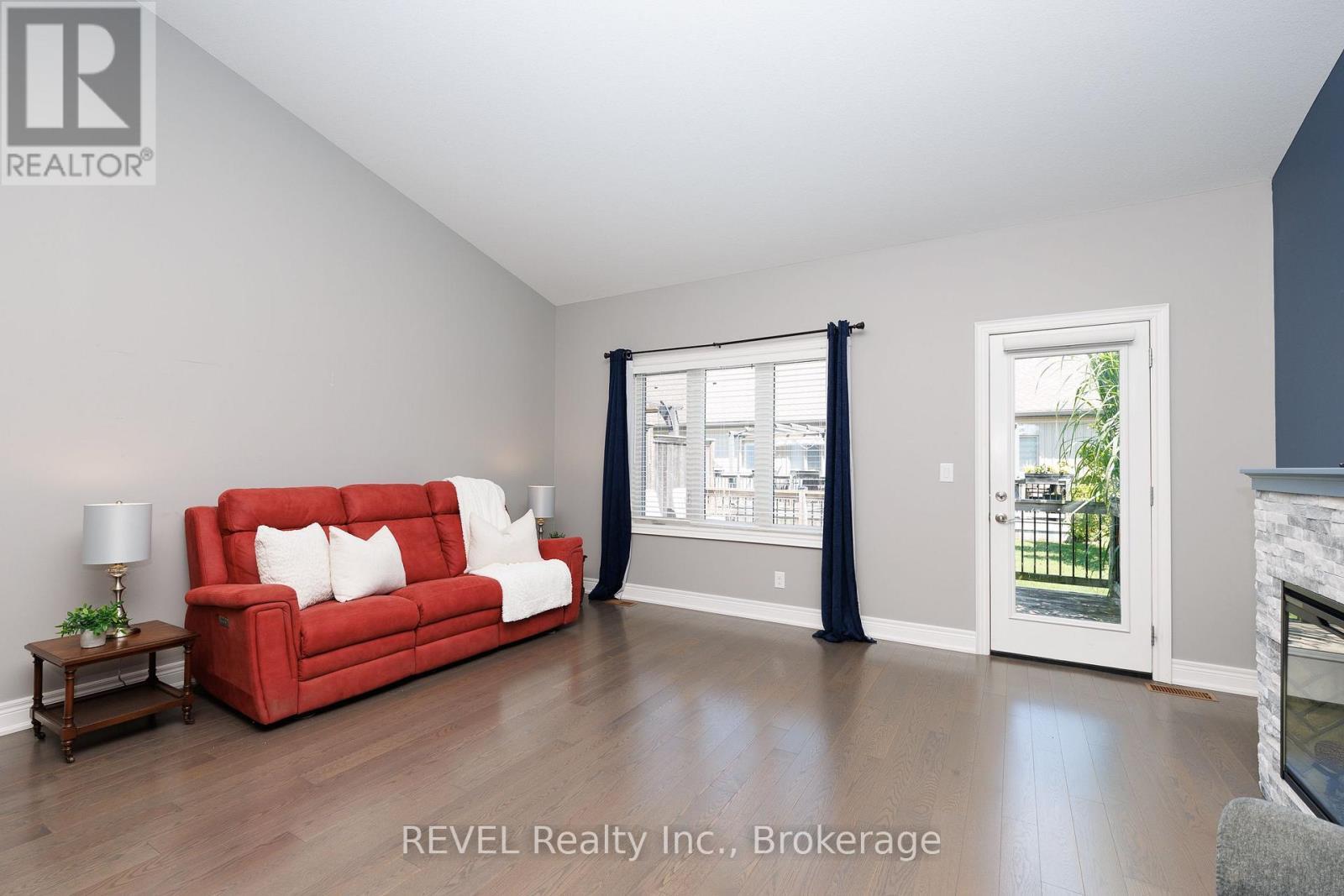 38 Sandalwood Common, St. Catharines (Port Weller), ON