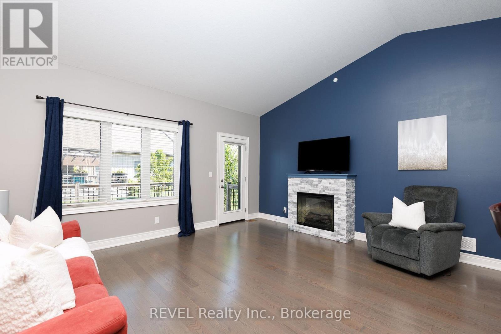 38 Sandalwood Common, St. Catharines (Port Weller), ON