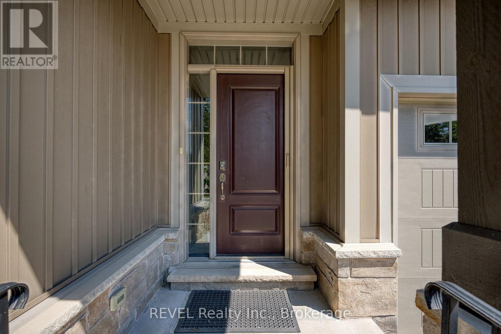 38 Sandalwood Common, St. Catharines (Port Weller), ON