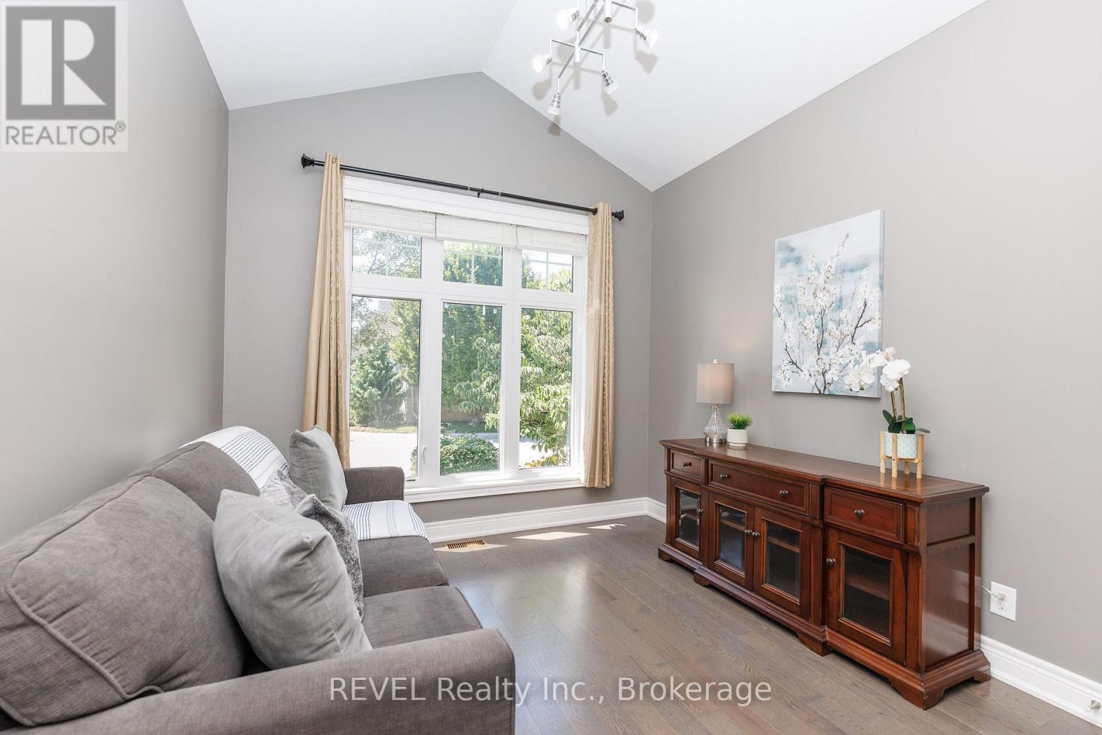 38 Sandalwood Common, St. Catharines (Port Weller), ON