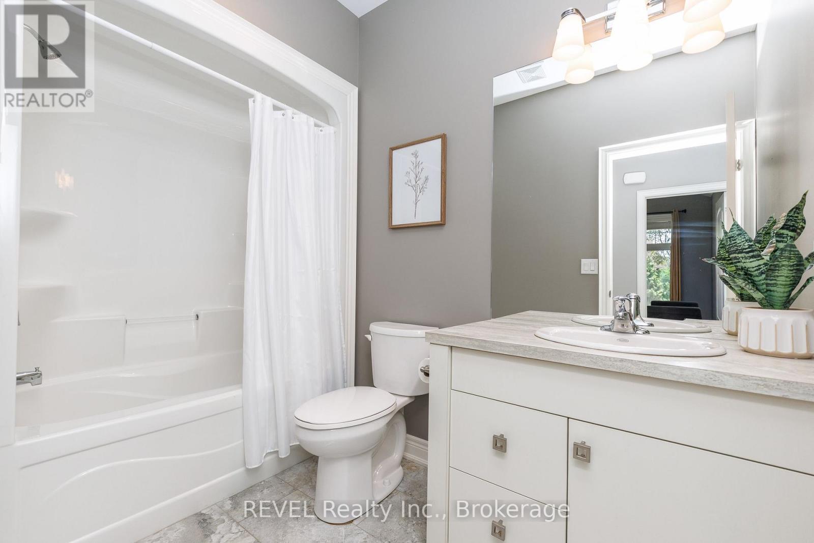 38 Sandalwood Common, St. Catharines (Port Weller), ON