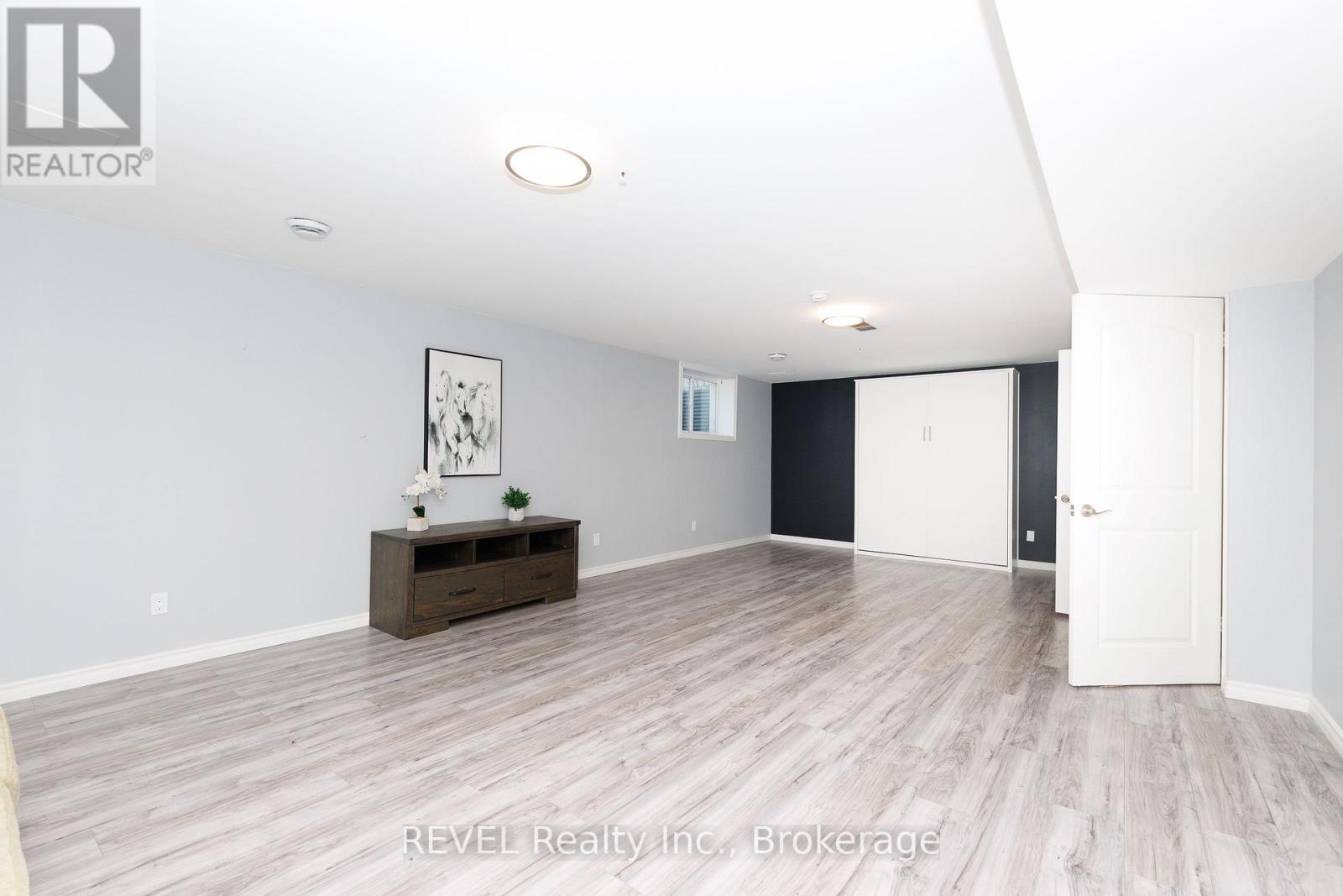 38 Sandalwood Common, St. Catharines (Port Weller), ON