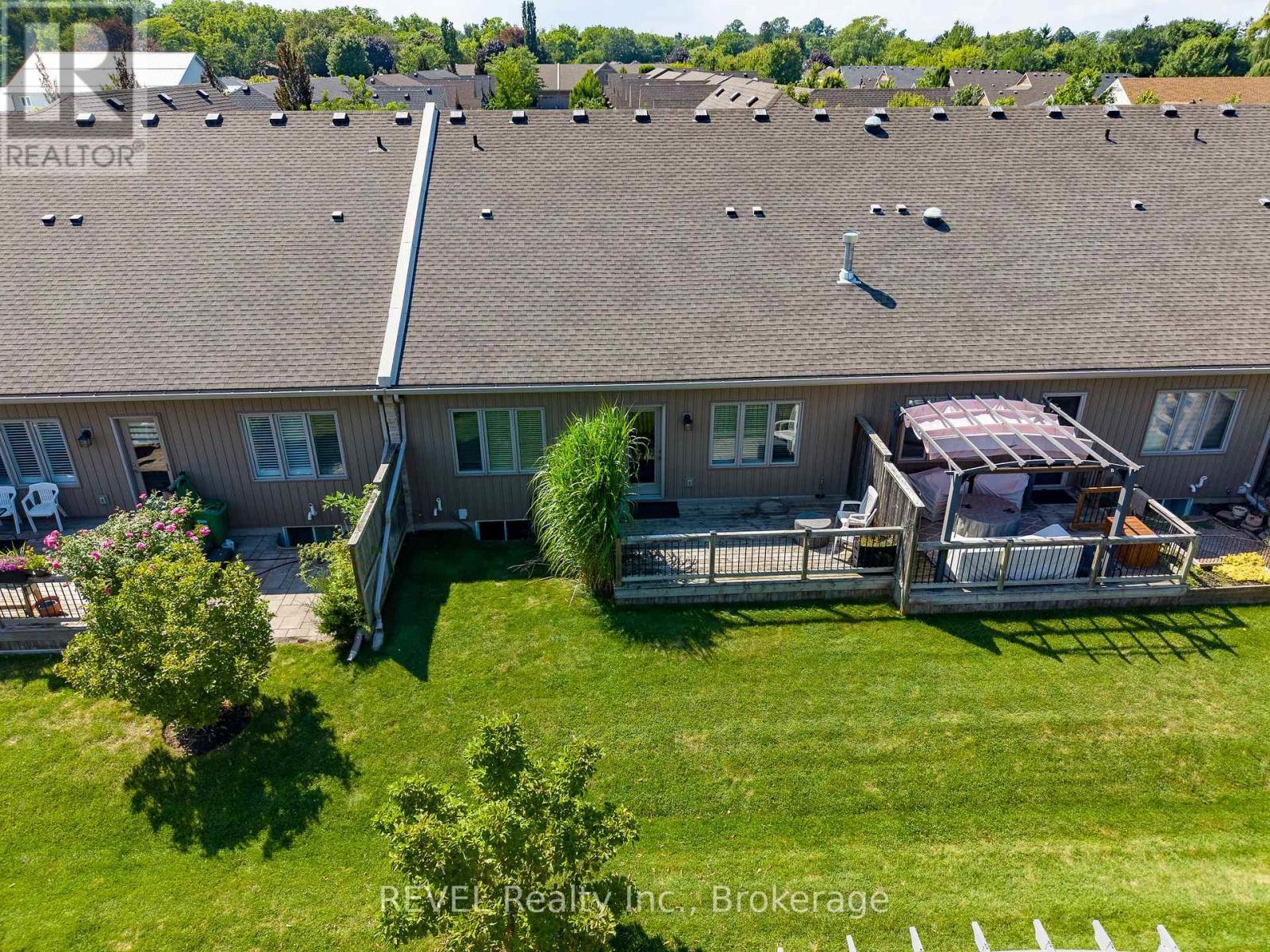 38 Sandalwood Common, St. Catharines (Port Weller), ON