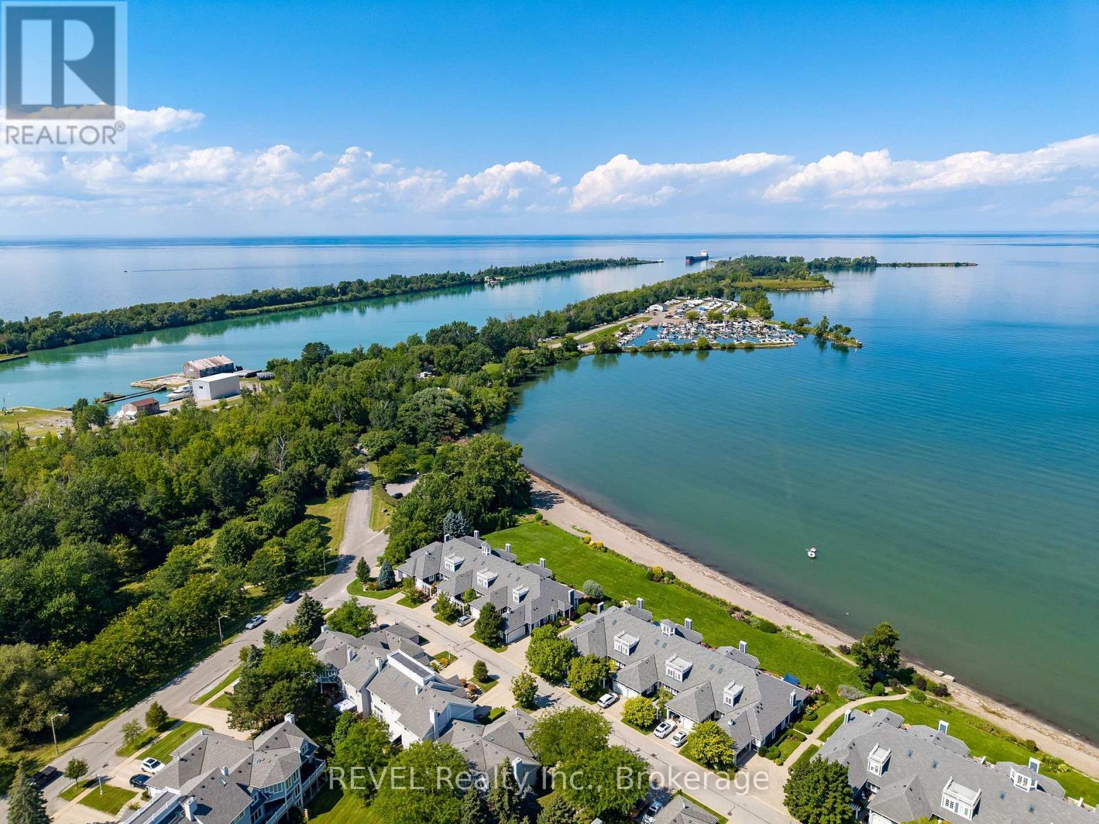 38 Sandalwood Common, St. Catharines (Port Weller), ON