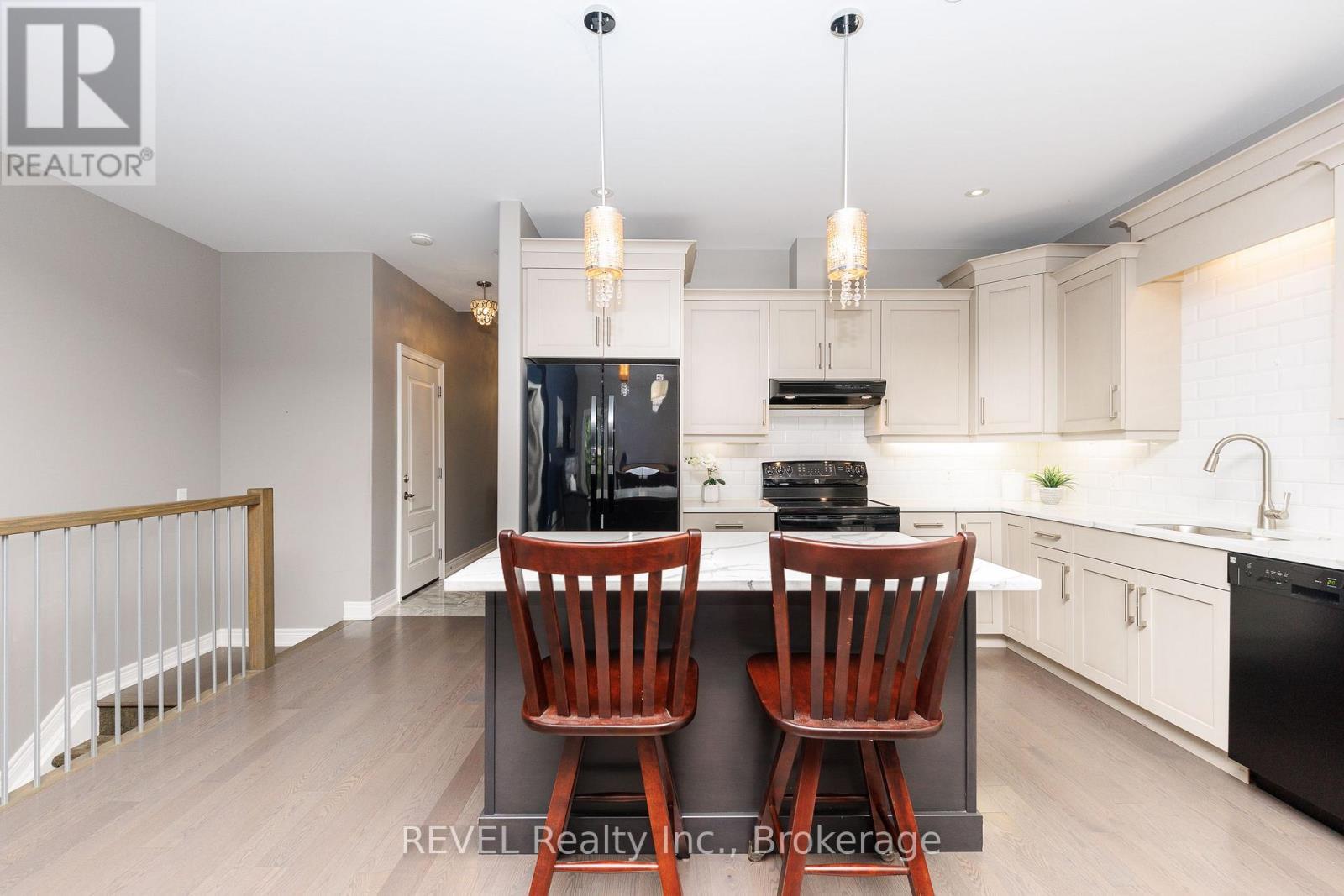 38 Sandalwood Common, St. Catharines (Port Weller), ON