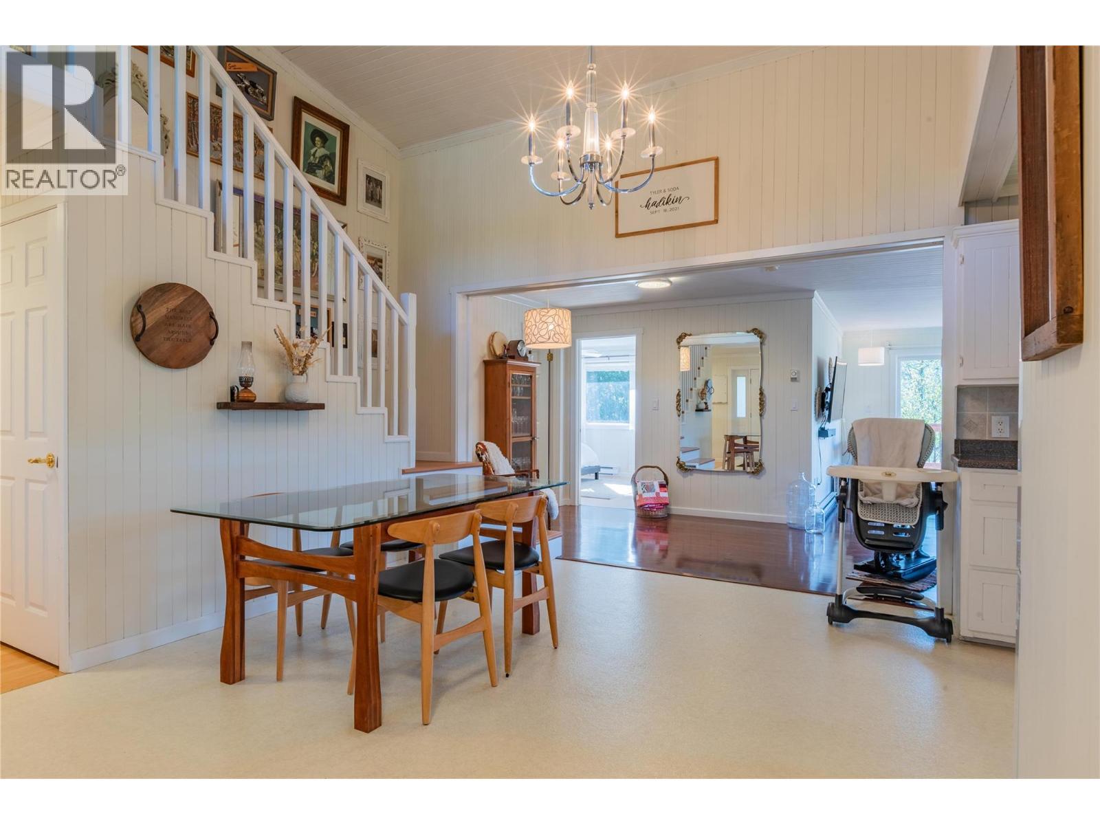 Bright and airy - 2396 Nault Road, Pass Creek, BC