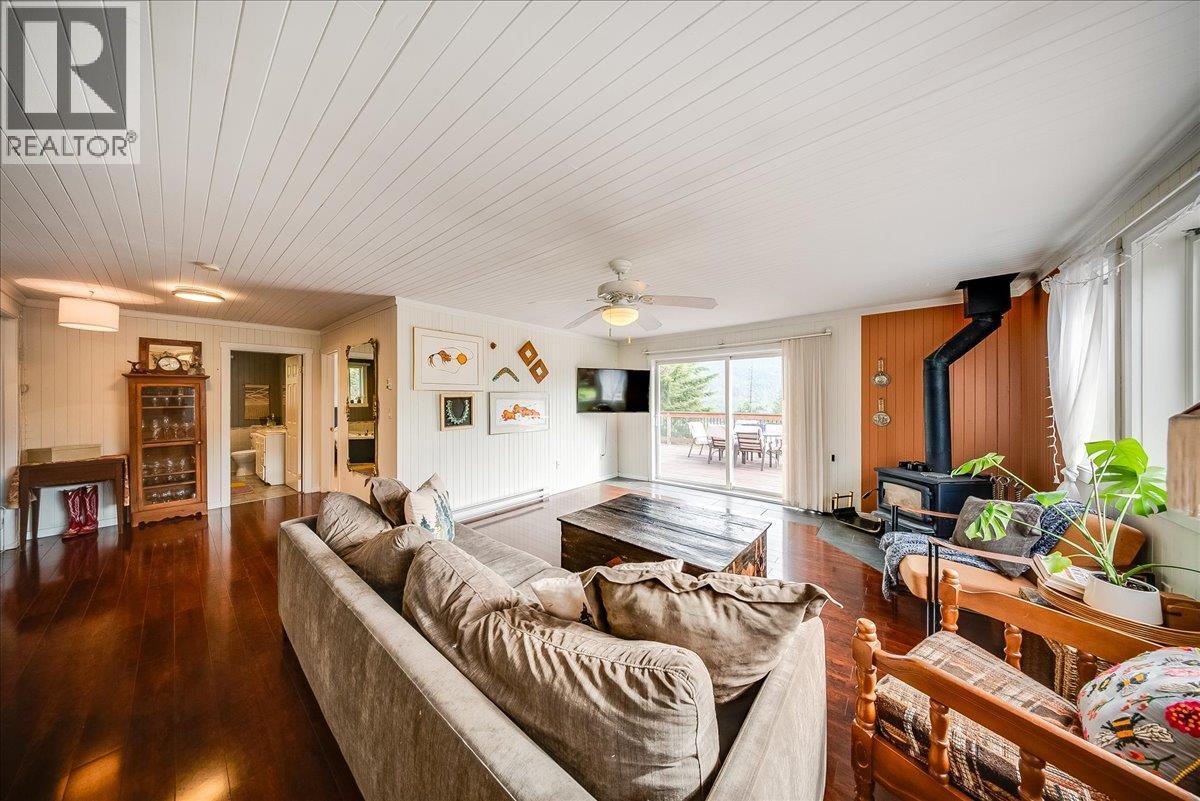Light filled - 2396 Nault Road, Pass Creek, BC
