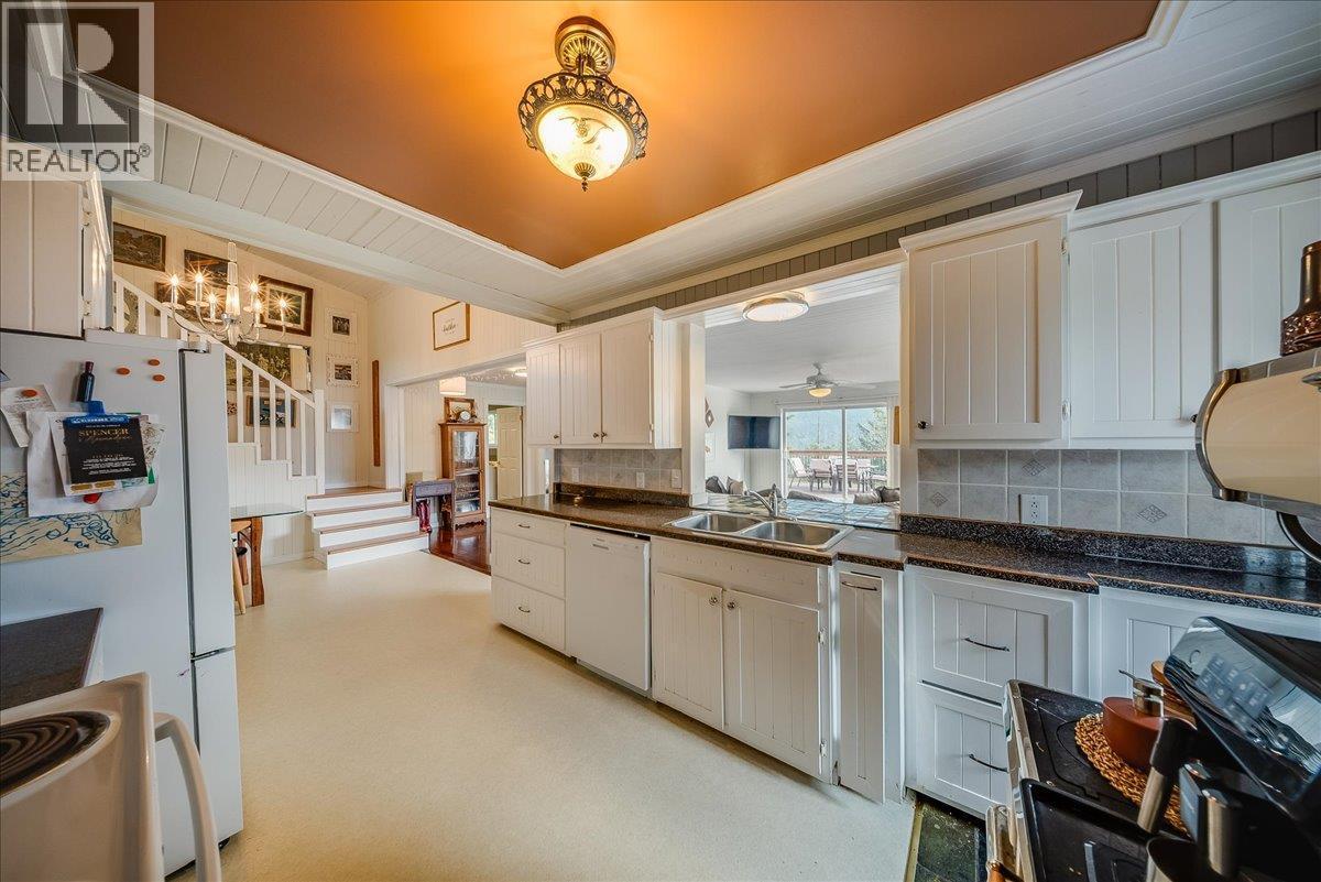 2396 Nault Road, Pass Creek, BC