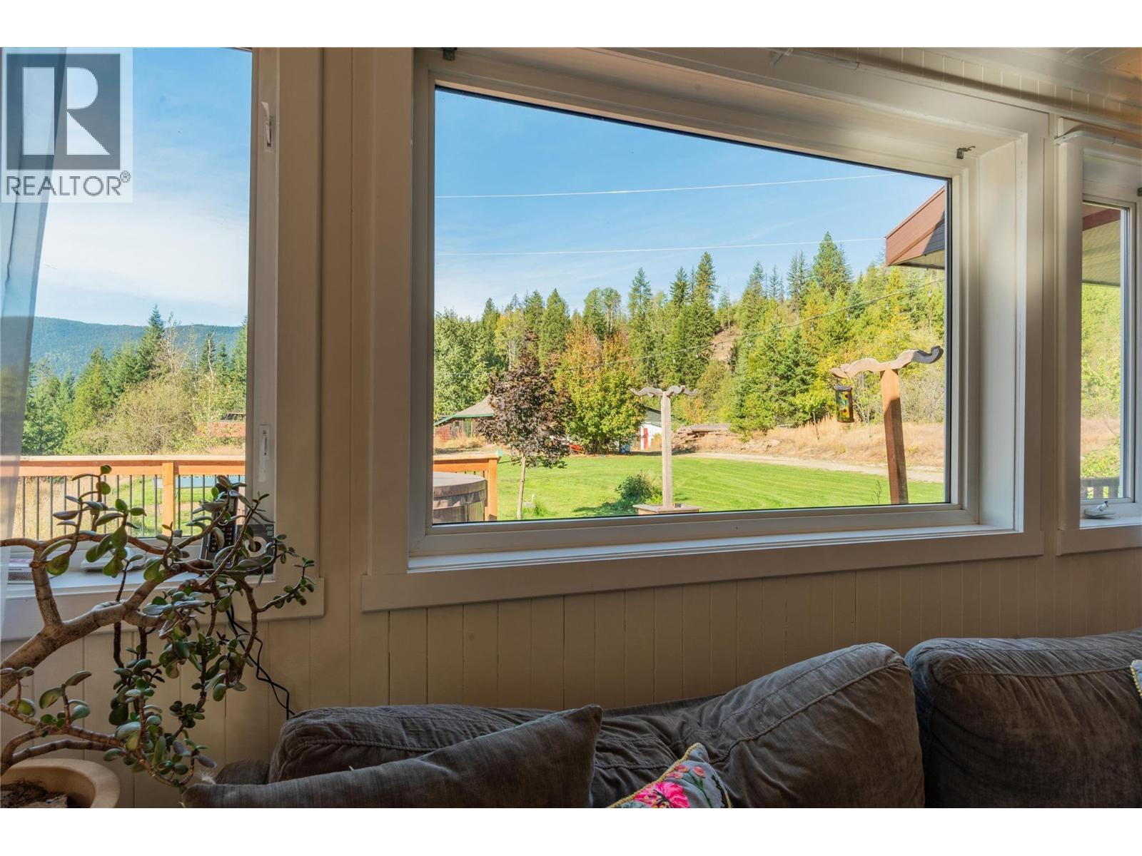 2396 Nault Road, Pass Creek, BC