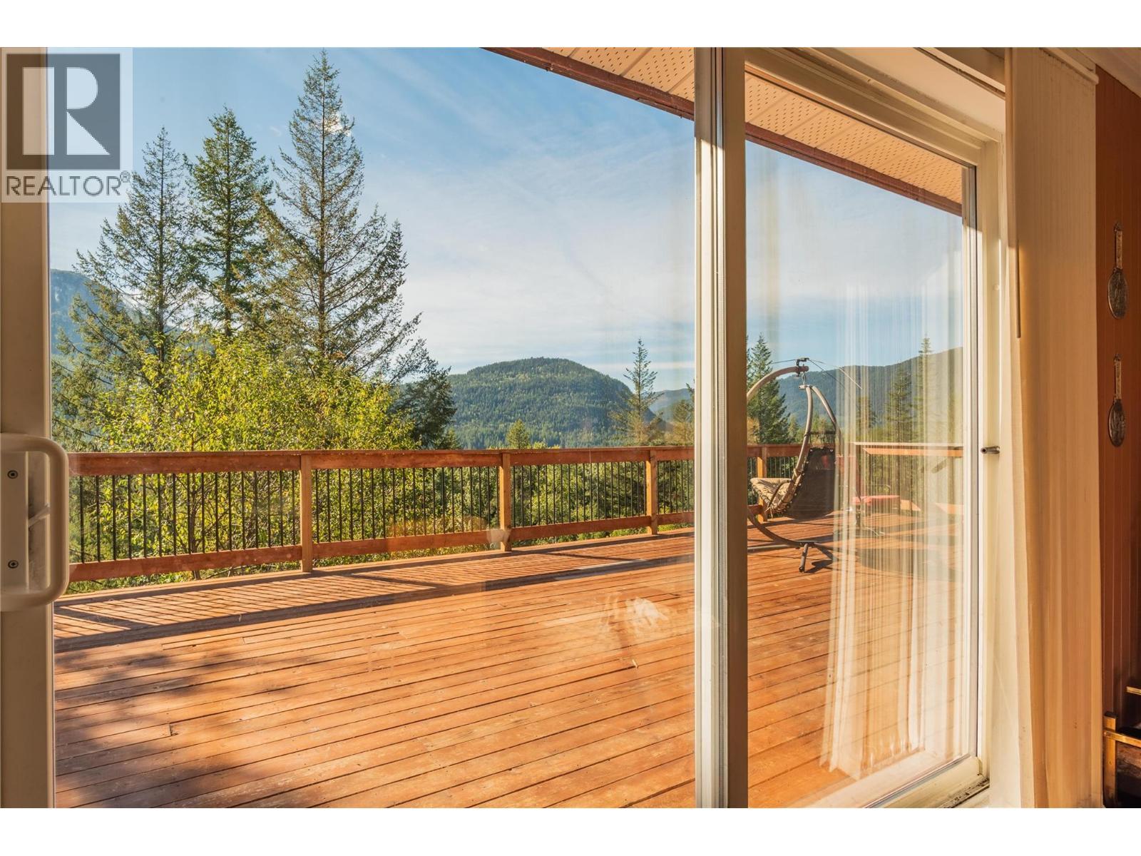 2396 Nault Road, Pass Creek, BC