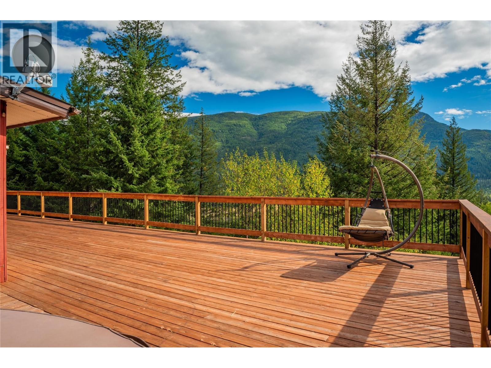 2396 Nault Road, Pass Creek, BC