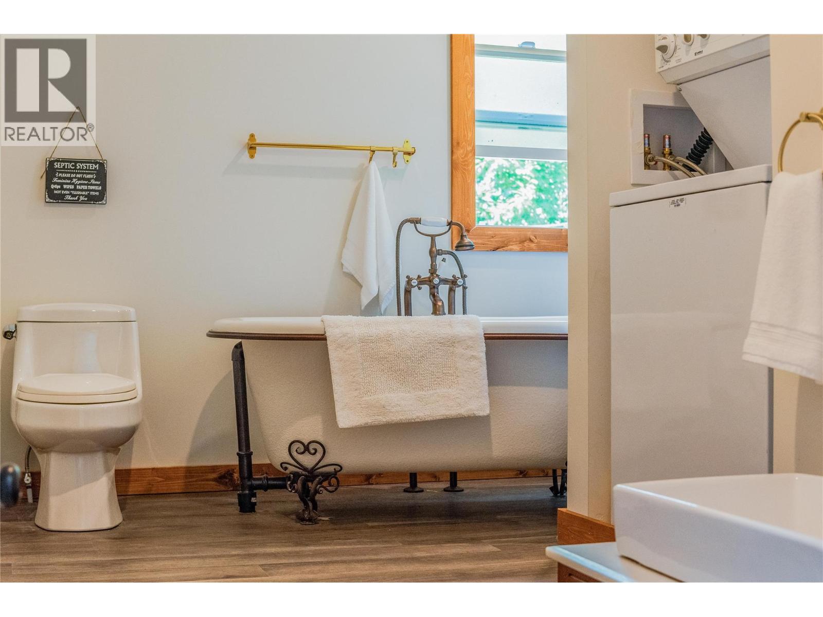 2396 Nault Road, Pass Creek, BC