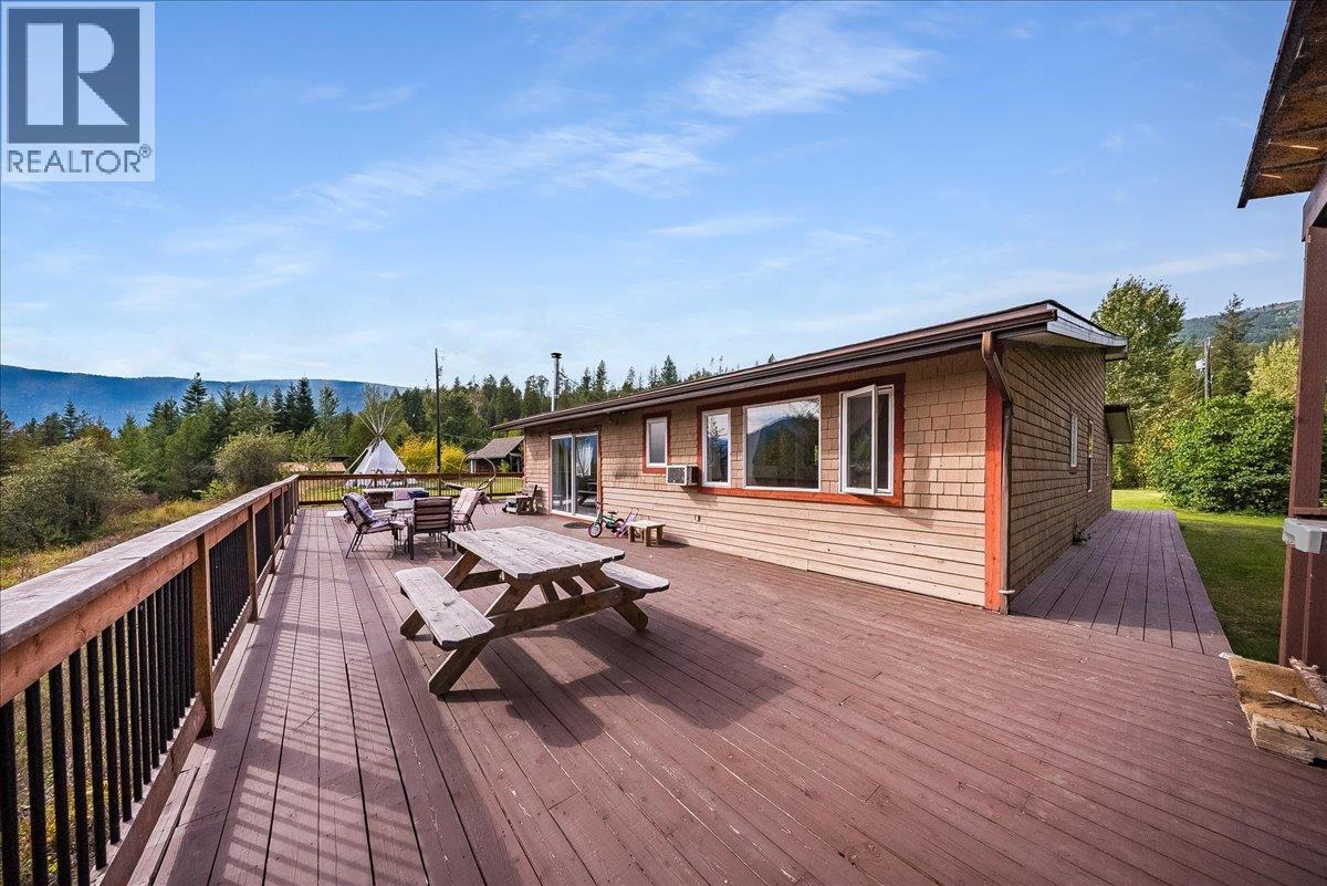 2396 Nault Road, Pass Creek, BC