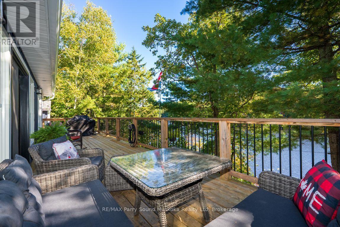 Private wrap around deck viewing lake - 168B Isabella Lake Road, Seguin, ON