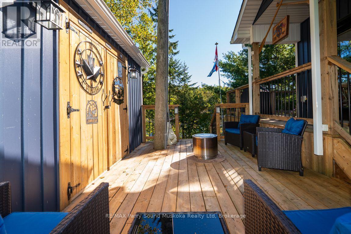 Side relaxation deck - 168B Isabella Lake Road, Seguin, ON