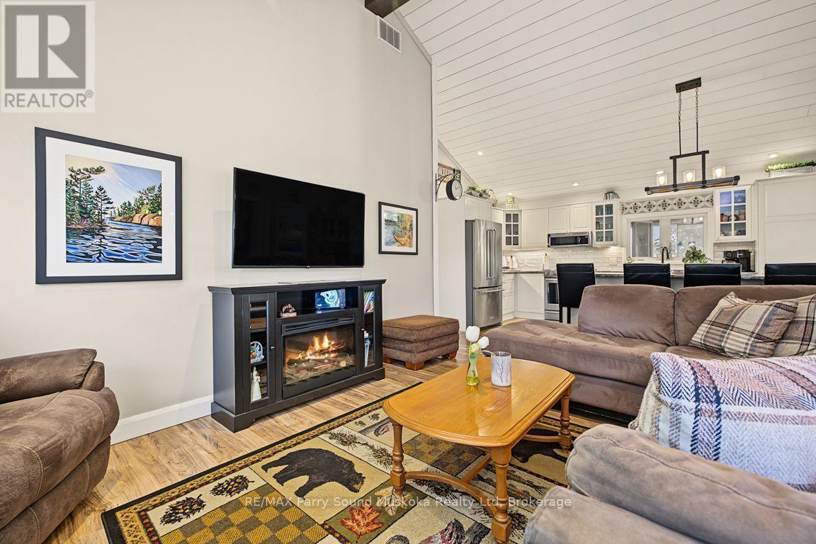 Perfect for entertaining - 168B Isabella Lake Road, Seguin, ON
