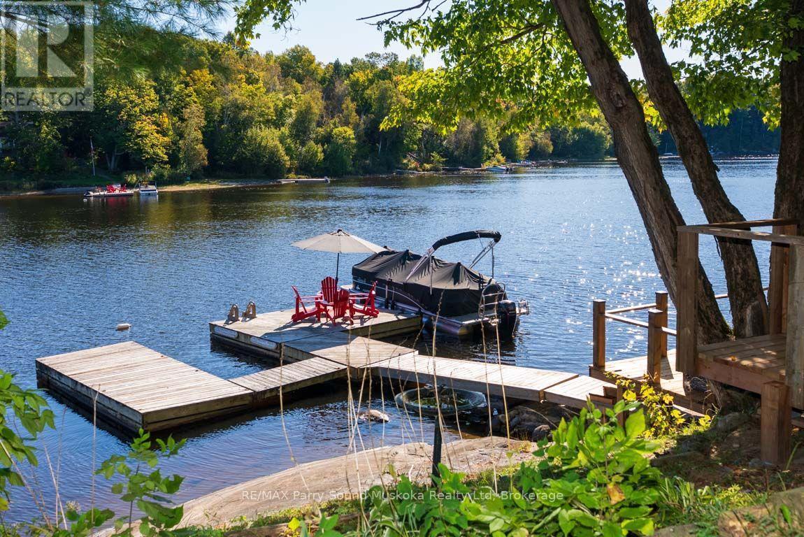 Excellent docking system with deep water - 168B Isabella Lake Road, Seguin, ON