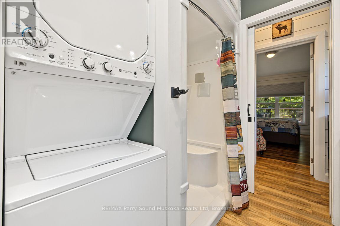 Convenient laundry - 168B Isabella Lake Road, Seguin, ON