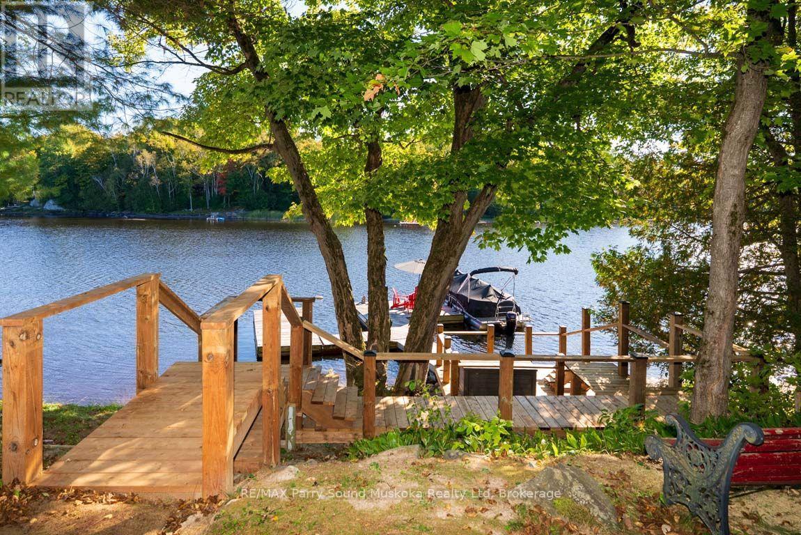 Quality newer stairs leading to water - 168B Isabella Lake Road, Seguin, ON