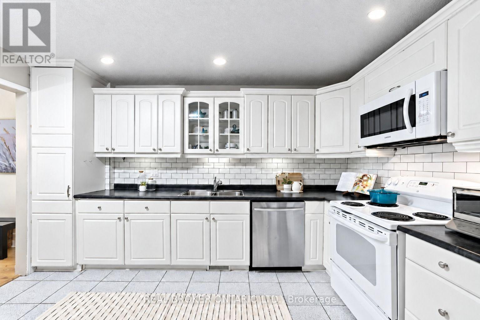 61 - 1270 Gainsborough Drive, Oakville, ON