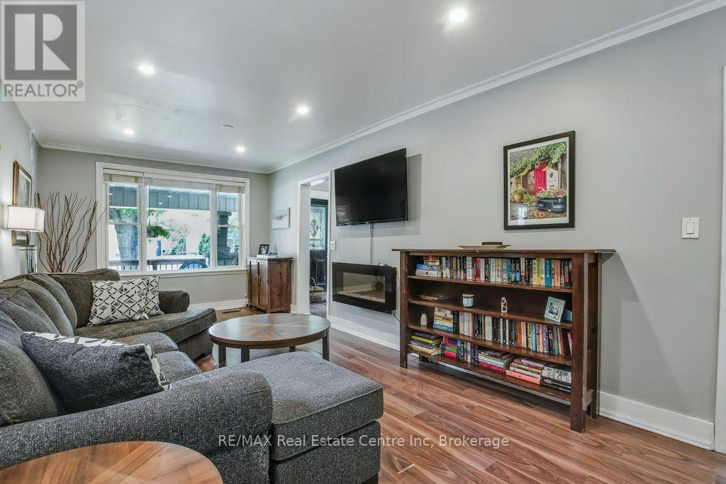 207 Waterloo Avenue, Guelph (Junction/Onward Willow), ON
