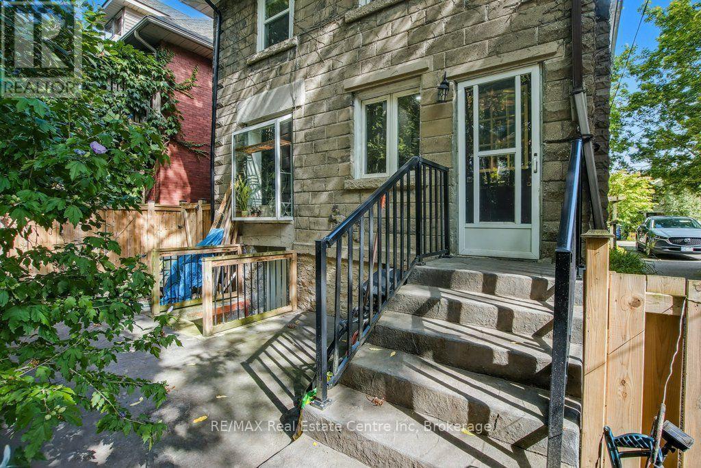 207 Waterloo Avenue, Guelph (Junction/Onward Willow), ON