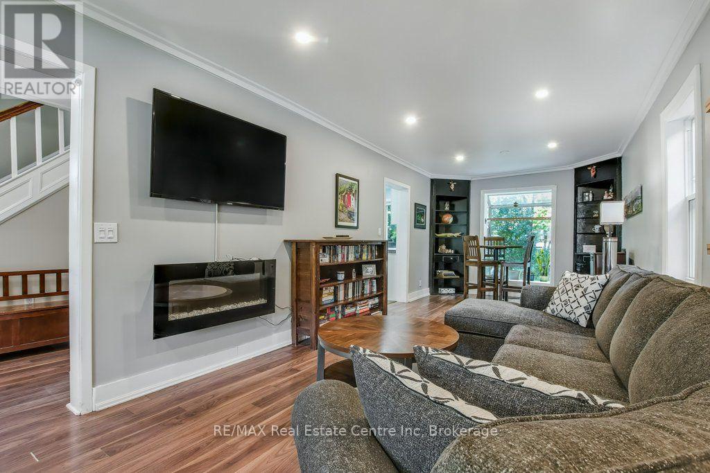 207 Waterloo Avenue, Guelph (Junction/Onward Willow), ON