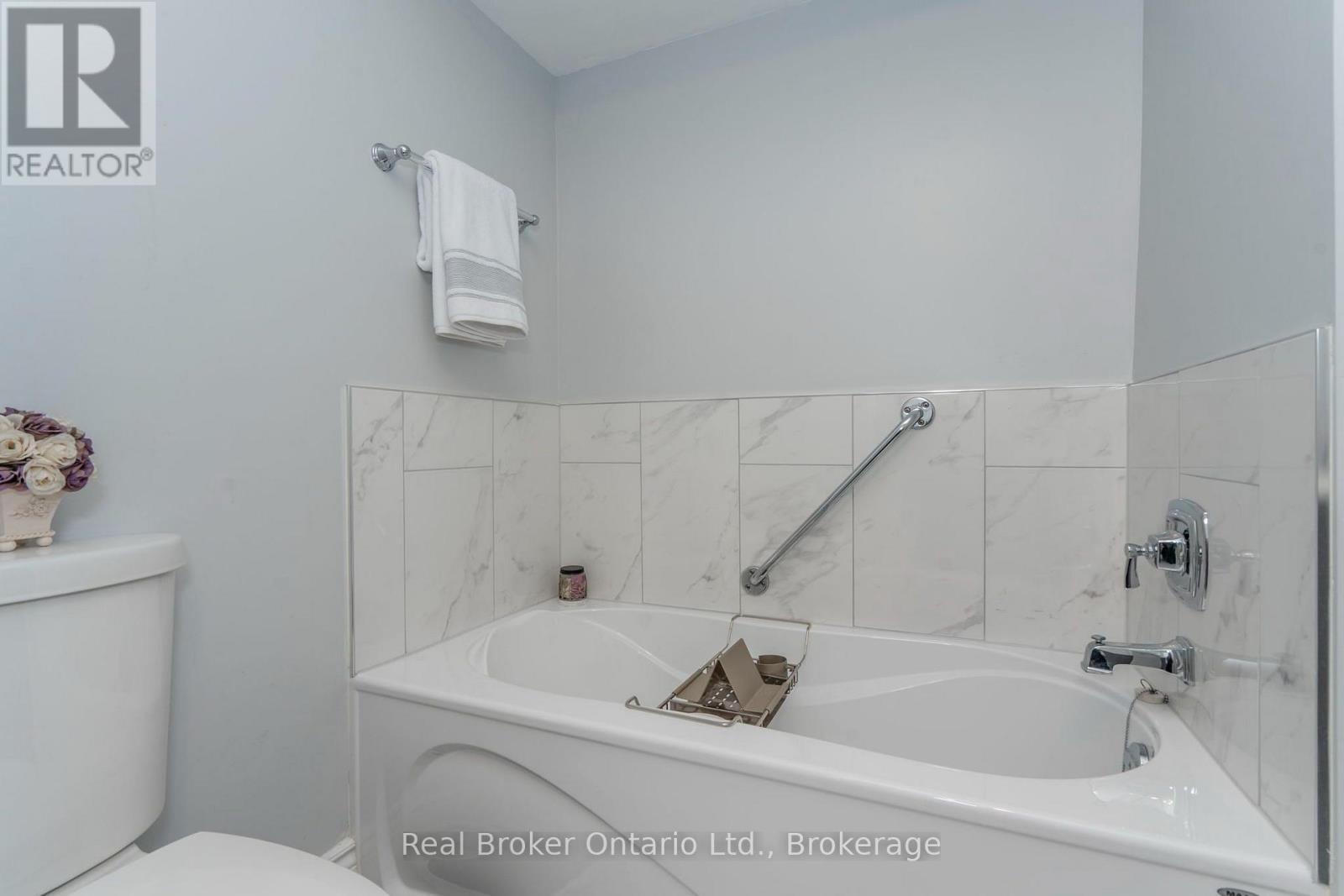 15 Neelands Street, Barrie (West Bayfield), ON