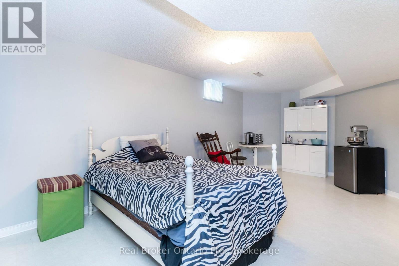 15 Neelands Street, Barrie (West Bayfield), ON