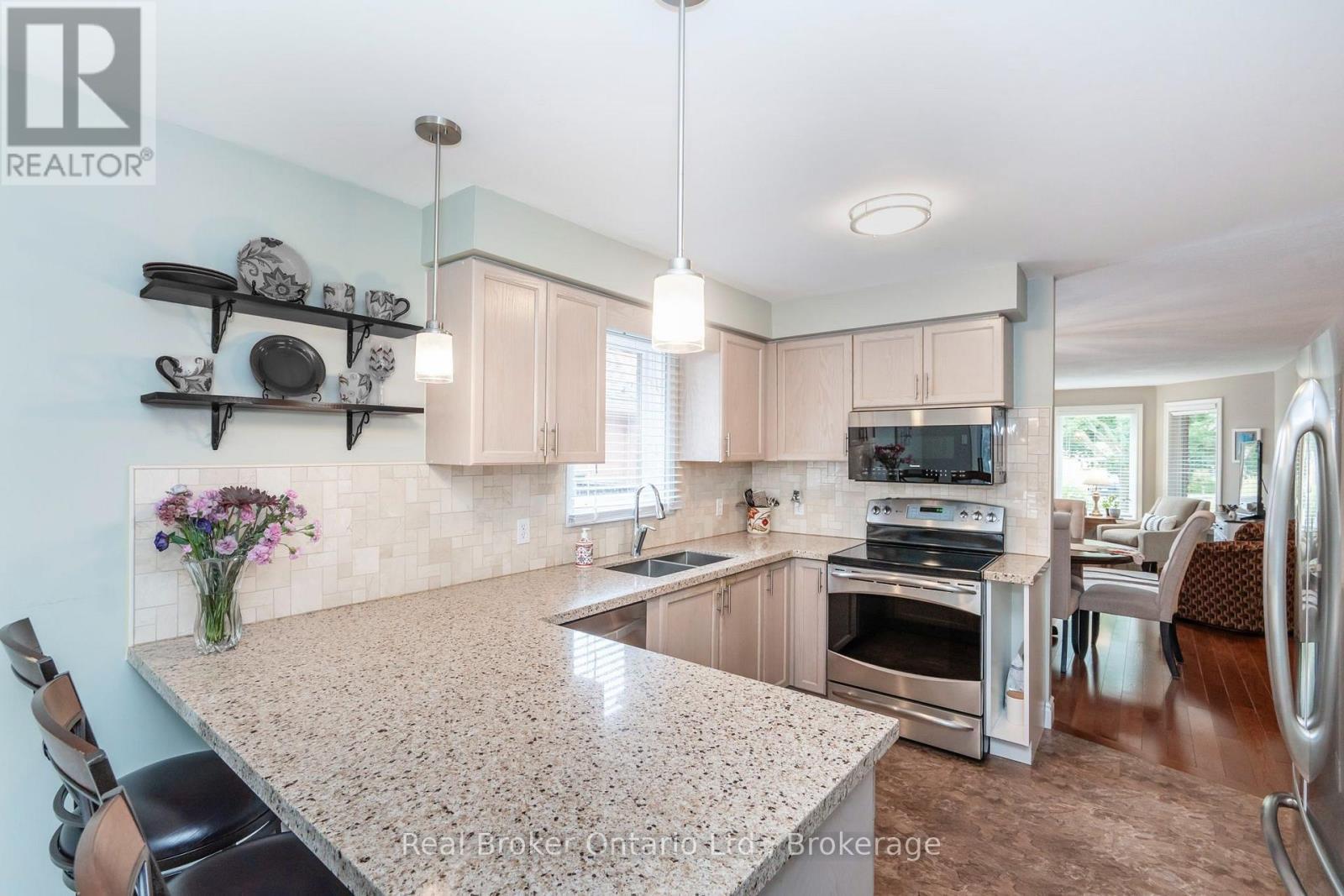 15 Neelands Street, Barrie (West Bayfield), ON