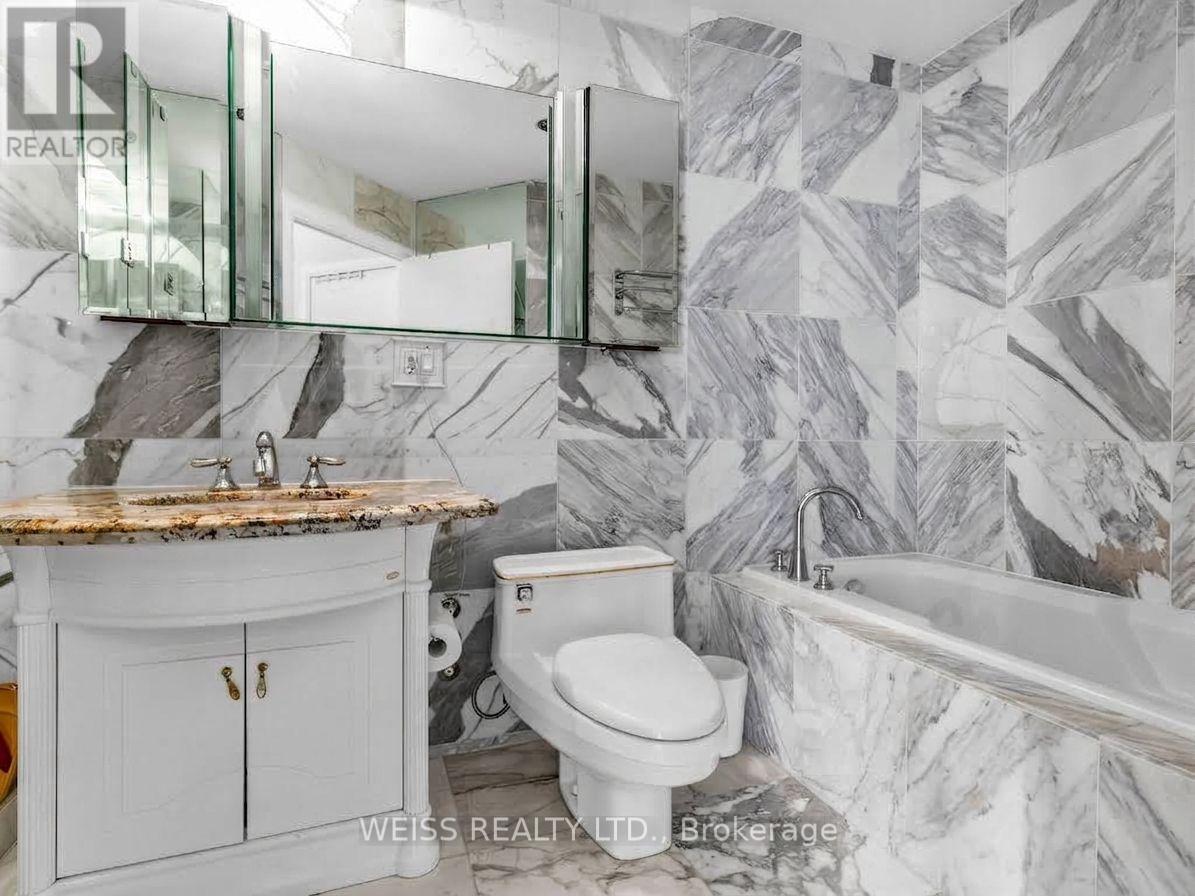Ensuite 5-piece Bathroom - Ph 902 - 18 Beverley Street, Toronto, ON