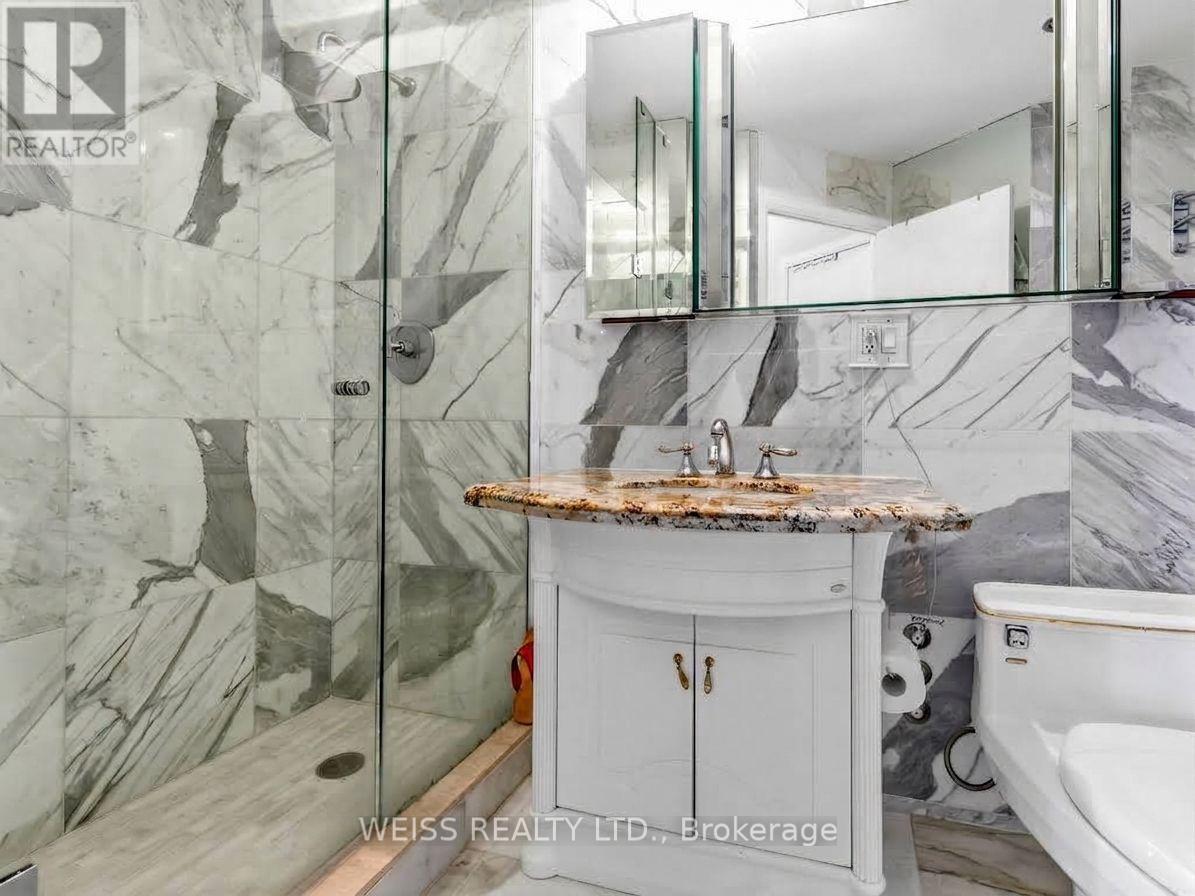 Ensuite 5-piece Bathroom - Ph 902 - 18 Beverley Street, Toronto, ON