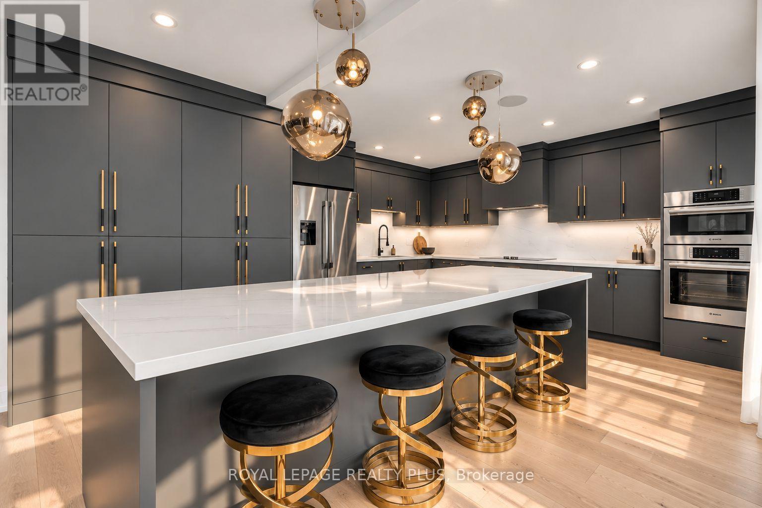 4344 Dallas Court, Mississauga, ON