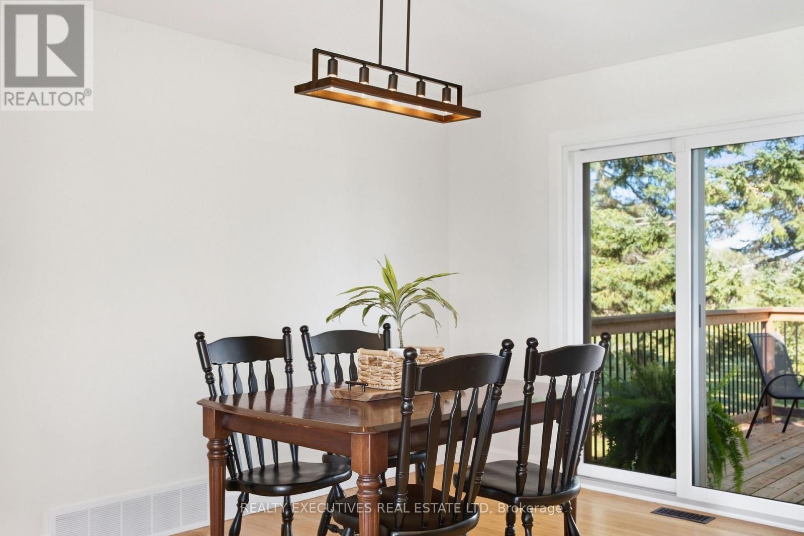 New lighting - 11895 Cloverdale Road, North Dundas, ON
