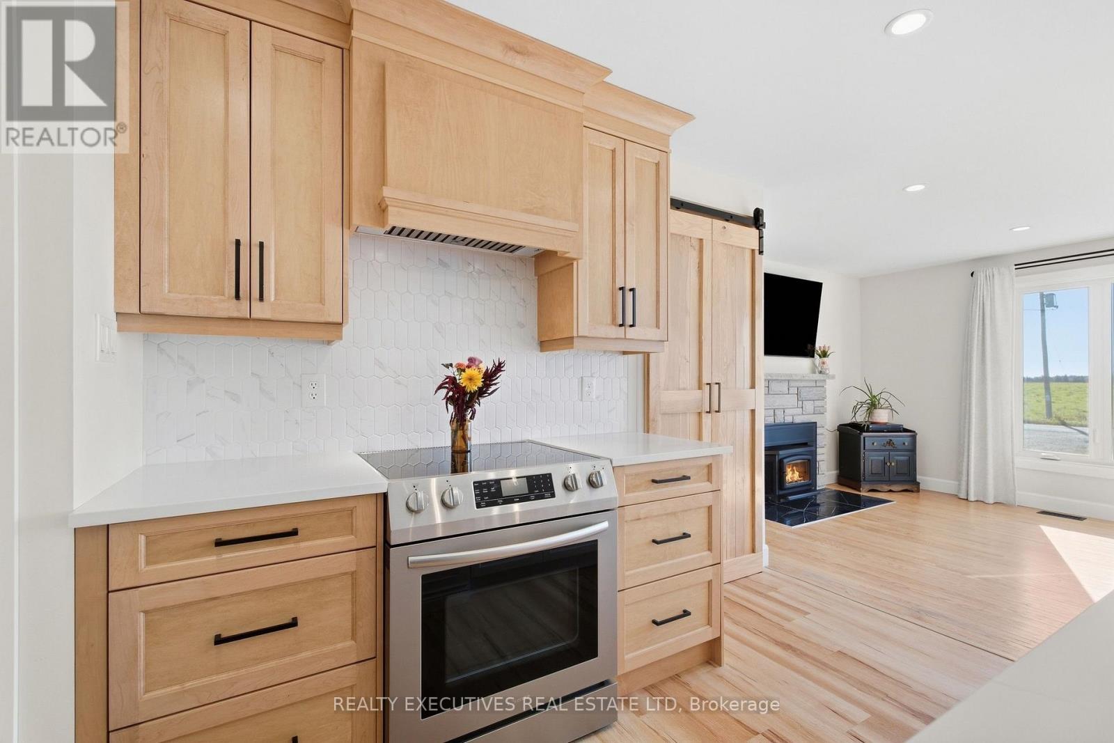 Built in maple hood fan - 11895 Cloverdale Road, North Dundas, ON