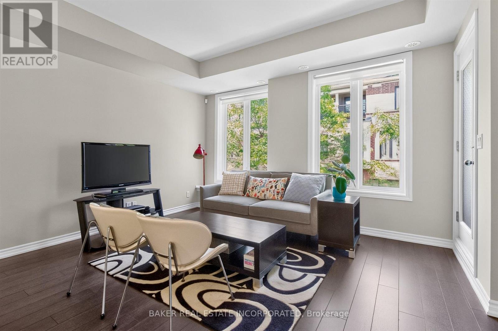 Living Room - Th 31 - 120 Twenty Fourth Street, Toronto, ON