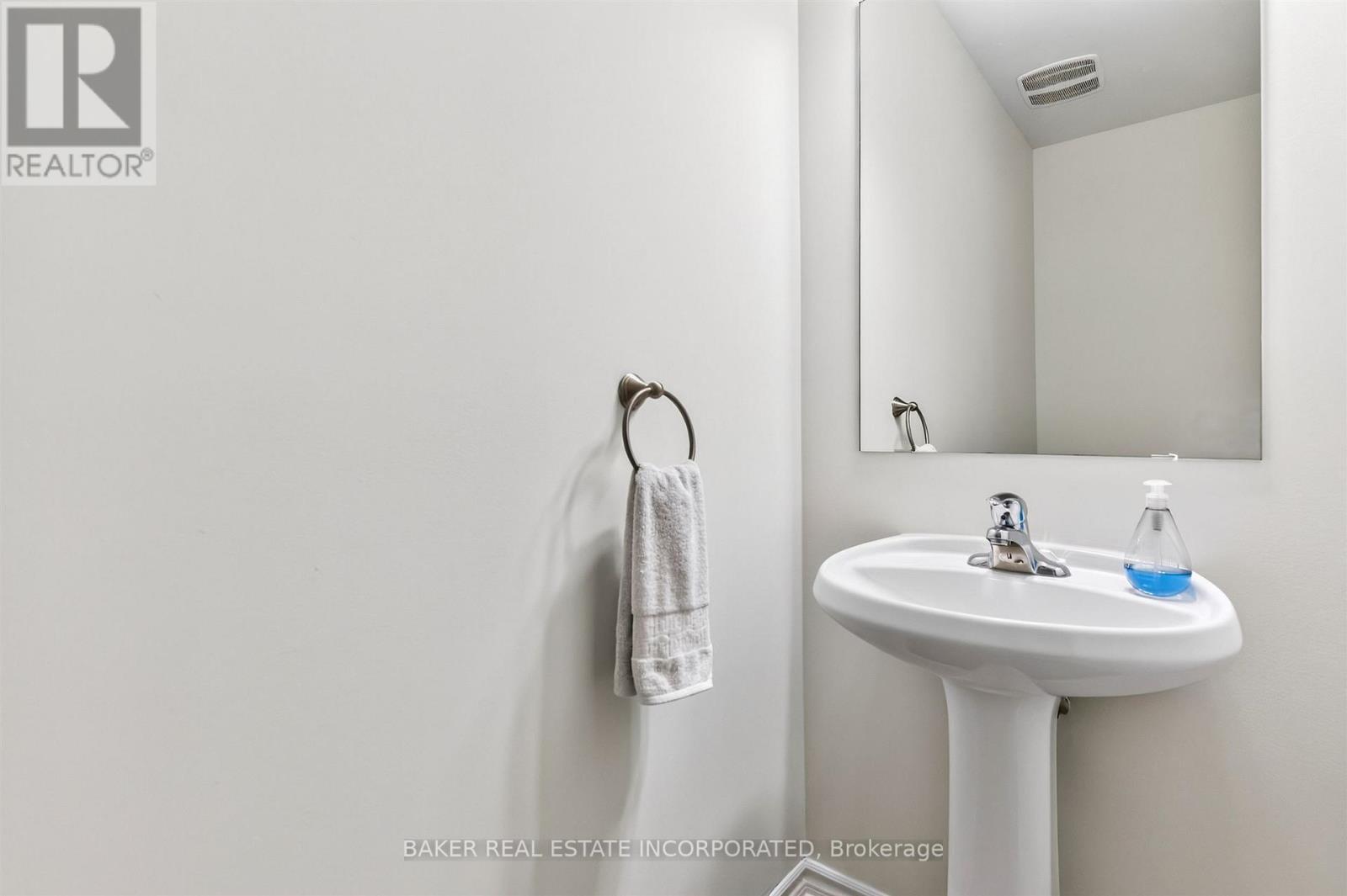 Powder Room - Th 31 - 120 Twenty Fourth Street, Toronto, ON