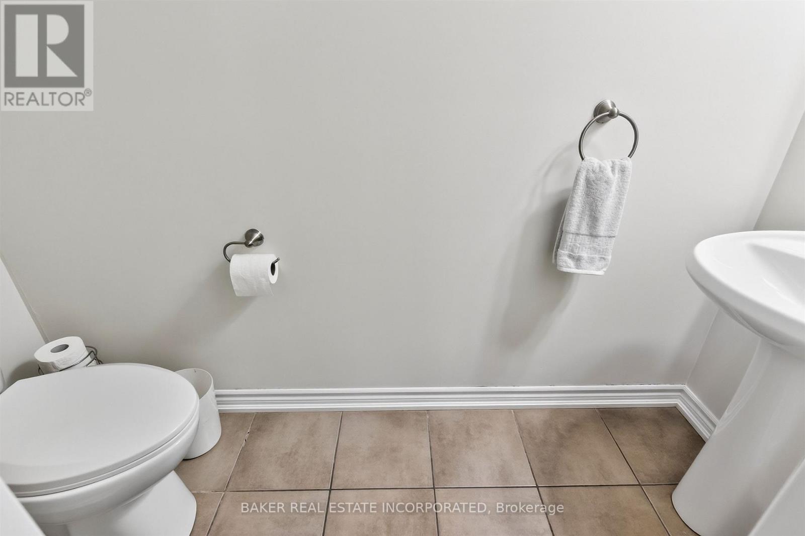 Powder Room - Th 31 - 120 Twenty Fourth Street, Toronto, ON