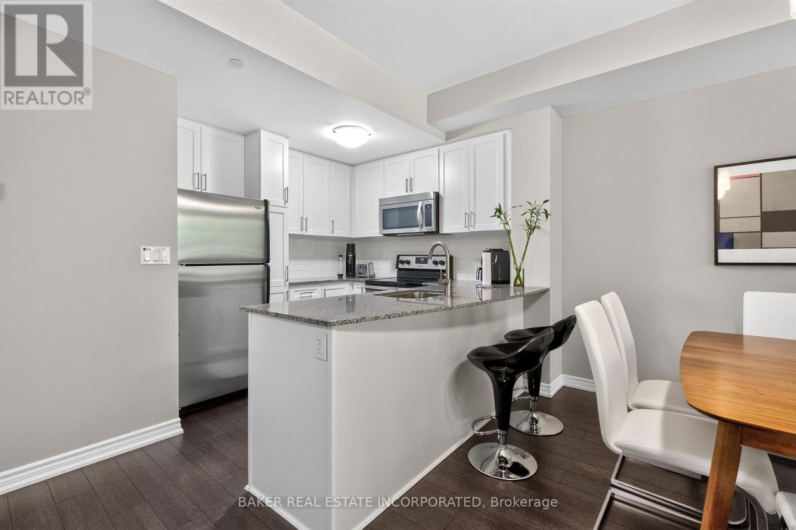 Kitchen - Th 31 - 120 Twenty Fourth Street, Toronto, ON