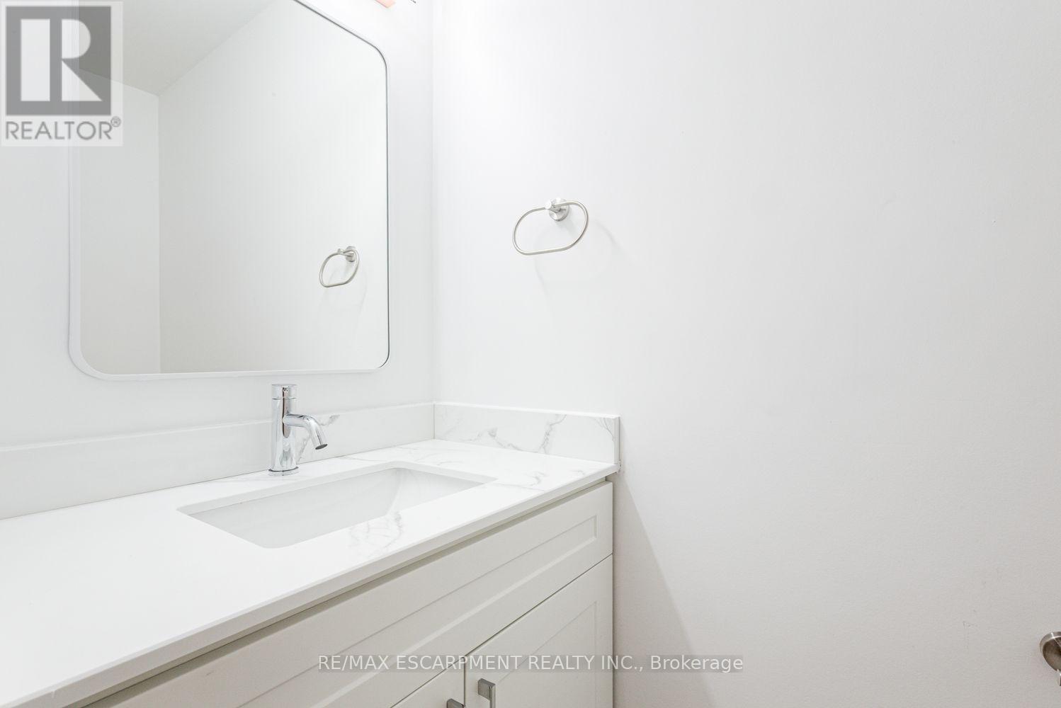 2104 Mississauga Road, Mississauga, ON