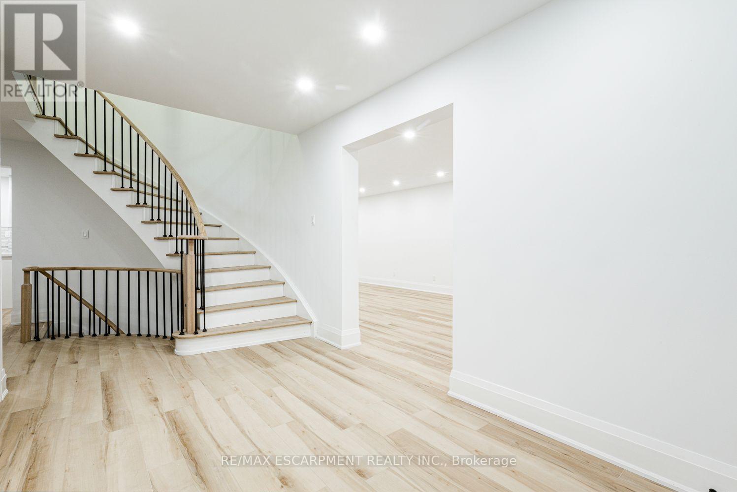 2104 Mississauga Road, Mississauga, ON