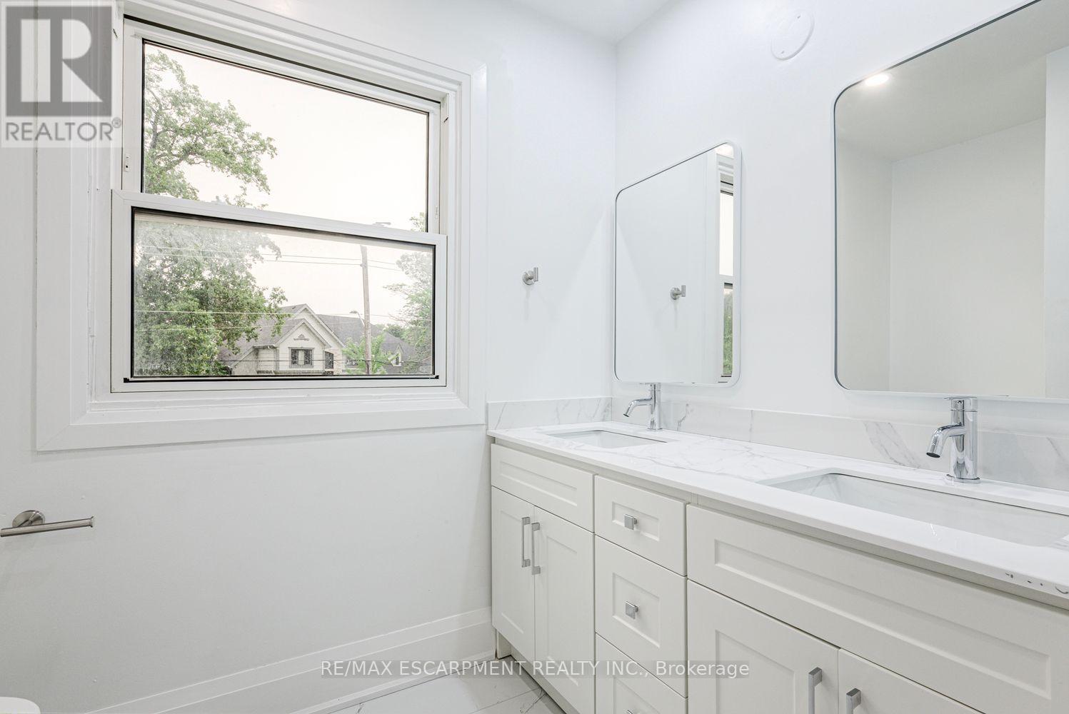 2104 Mississauga Road, Mississauga, ON
