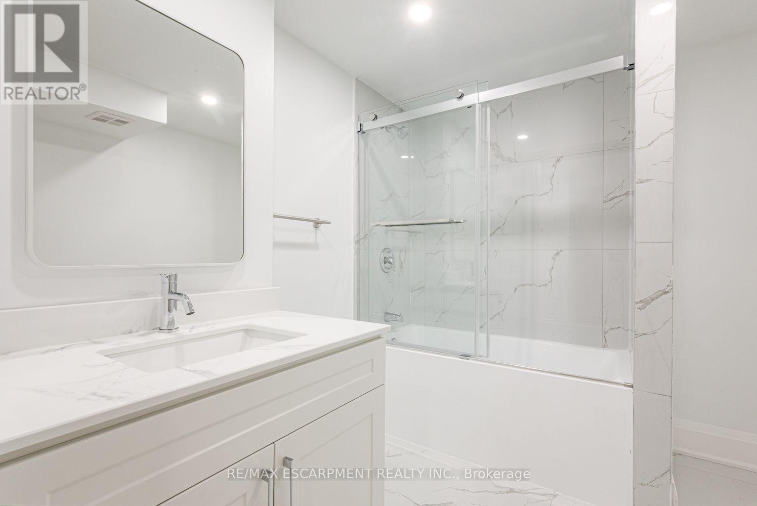 2104 Mississauga Road, Mississauga, ON