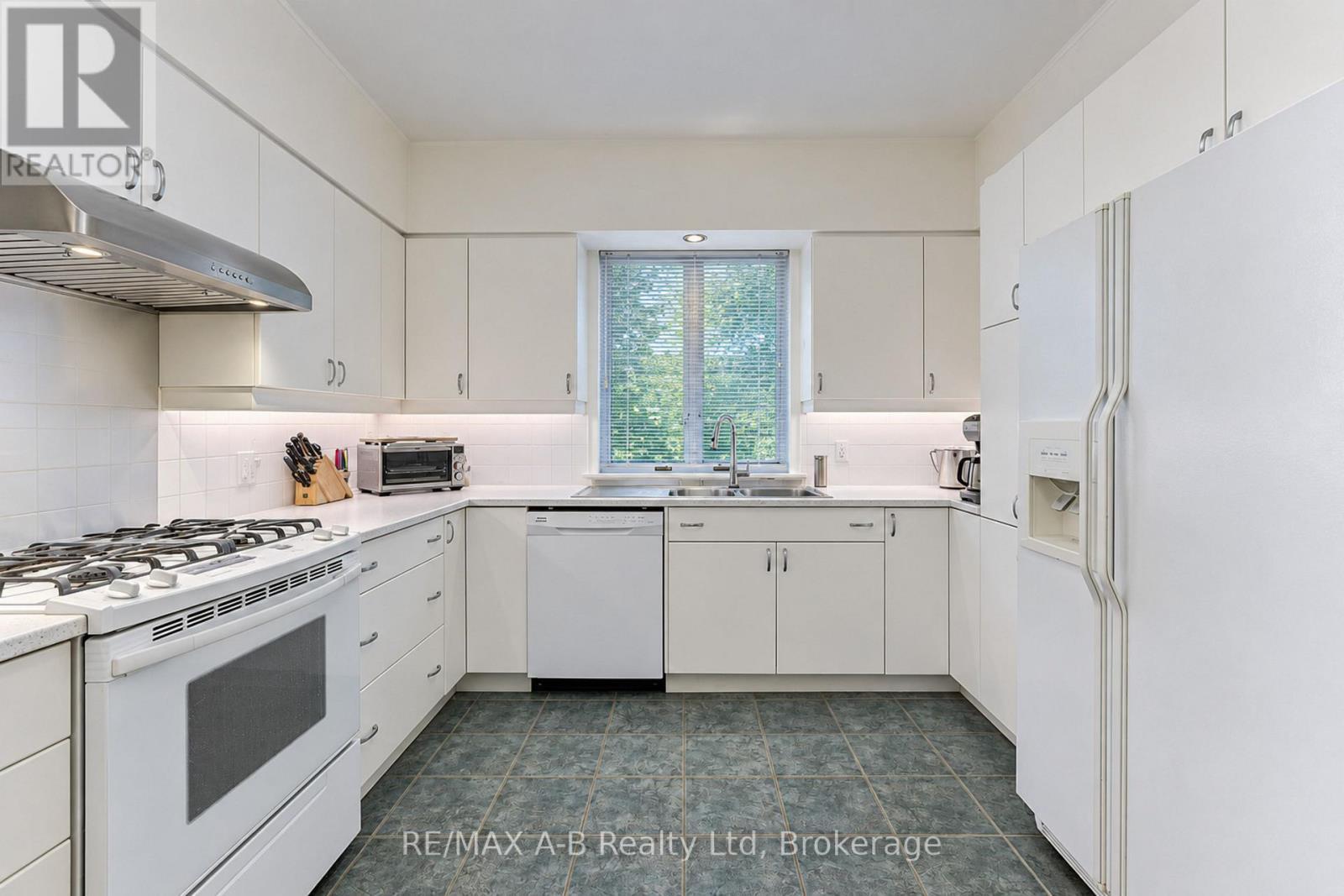 kitchen - 204 Delamere Avenue, Stratford, ON